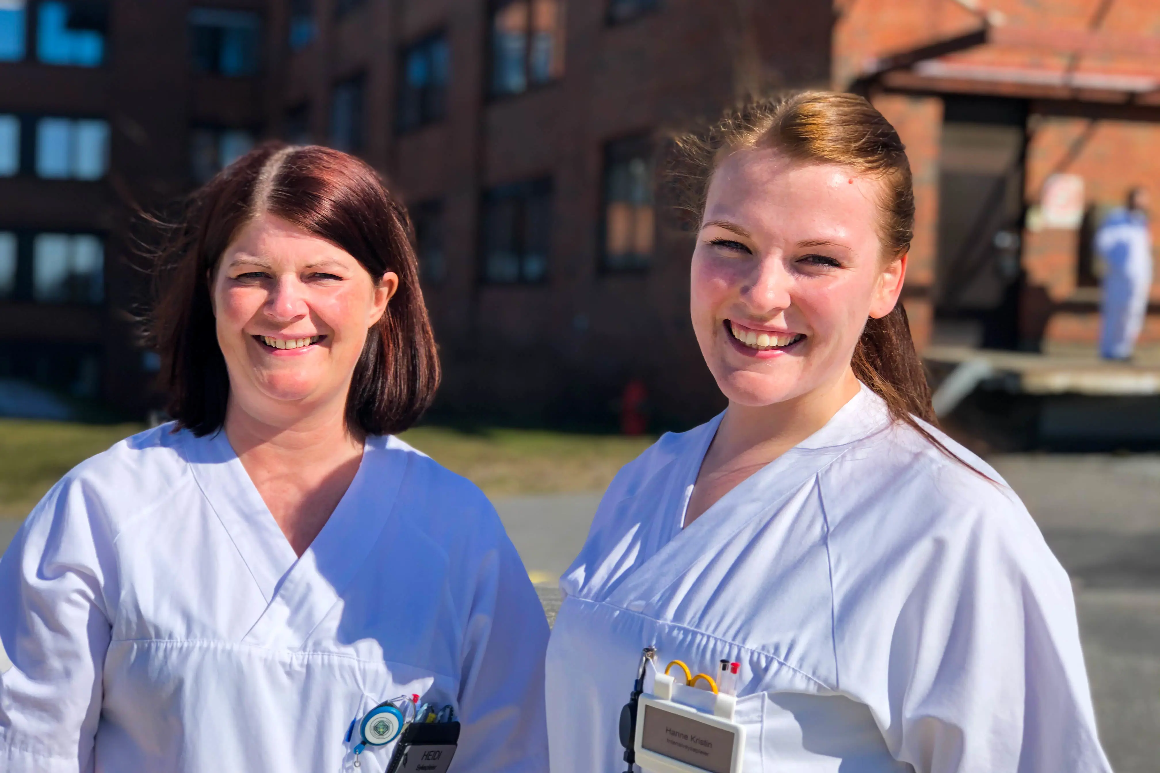 Fv. Intensivsykepleierne ​Heidi Jonassen og Hanne Olsen. 